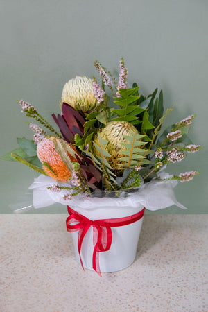 Open image in slideshow, Native flowers Vase - Spring Hill Florist
